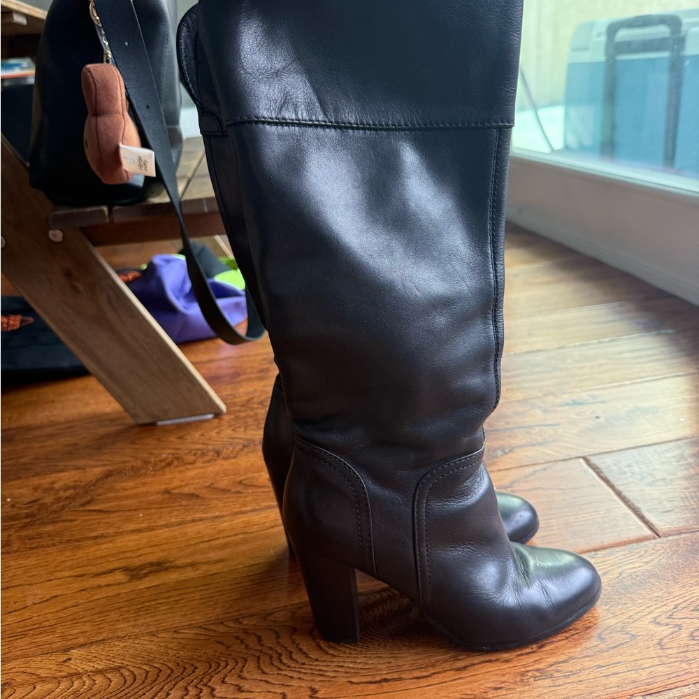 Elegant Black Leather Boots